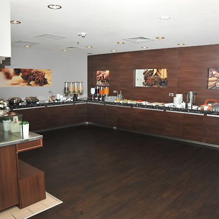 Hotel Ramada ピテシュティ エクステリア 写真