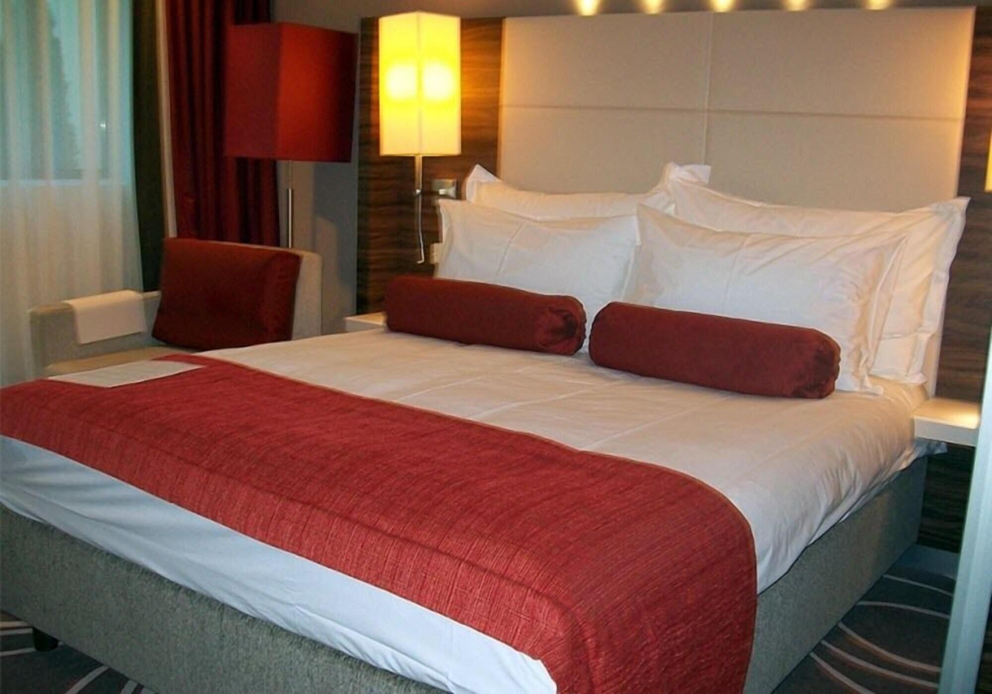 Hotel Ramada ピテシュティ エクステリア 写真