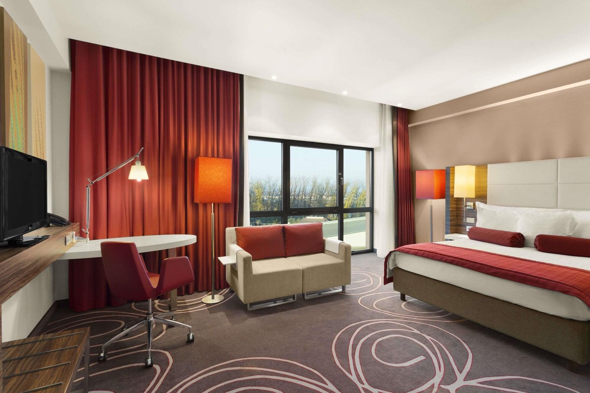 Hotel Ramada ピテシュティ エクステリア 写真