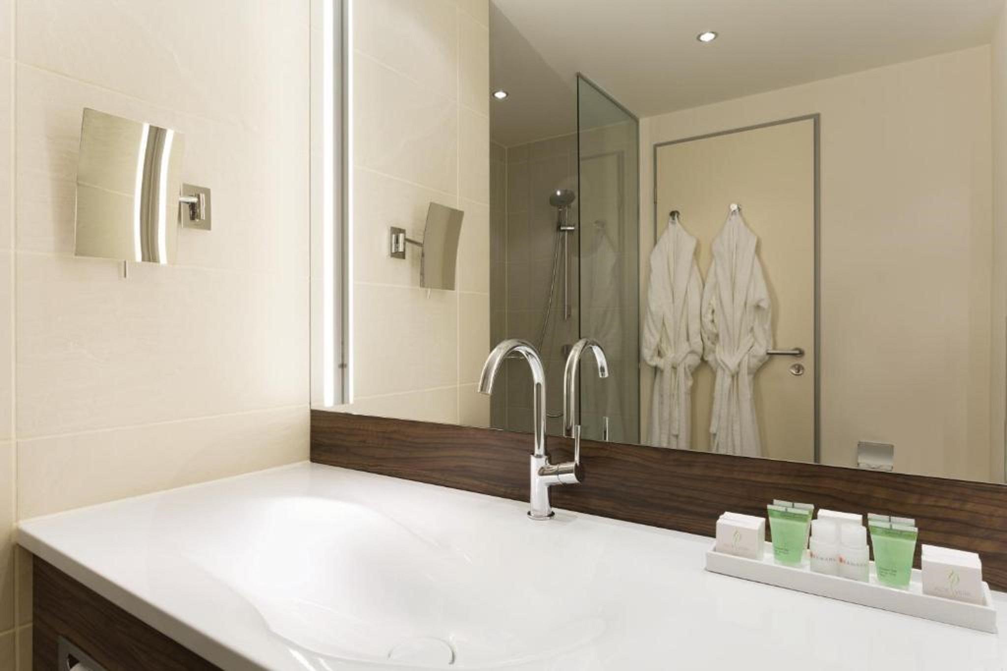 Hotel Ramada ピテシュティ エクステリア 写真