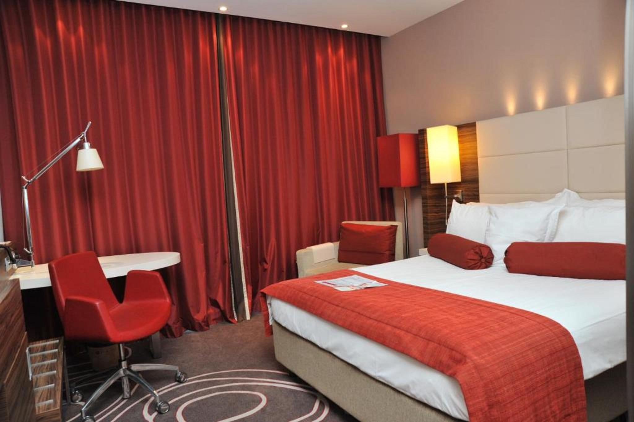 Hotel Ramada ピテシュティ エクステリア 写真