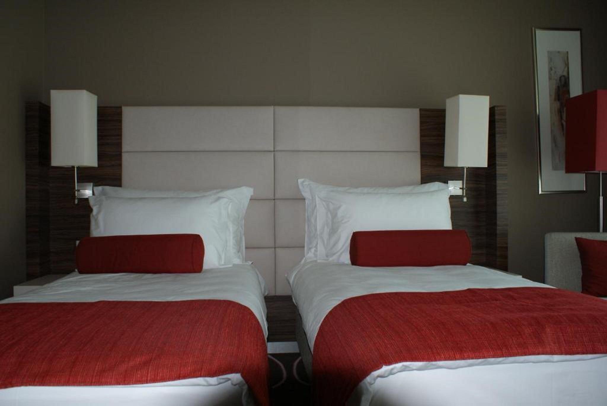 Hotel Ramada ピテシュティ エクステリア 写真