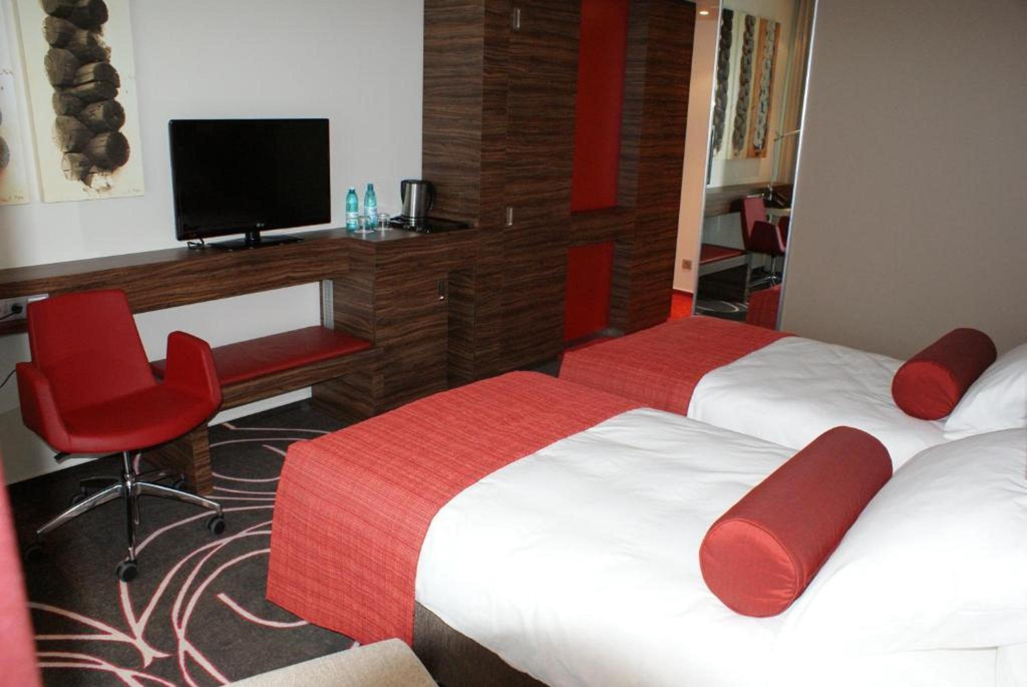 Hotel Ramada ピテシュティ エクステリア 写真