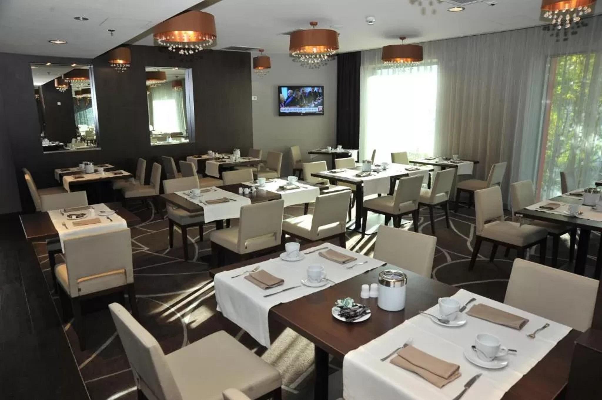 Hotel Ramada ピテシュティ エクステリア 写真