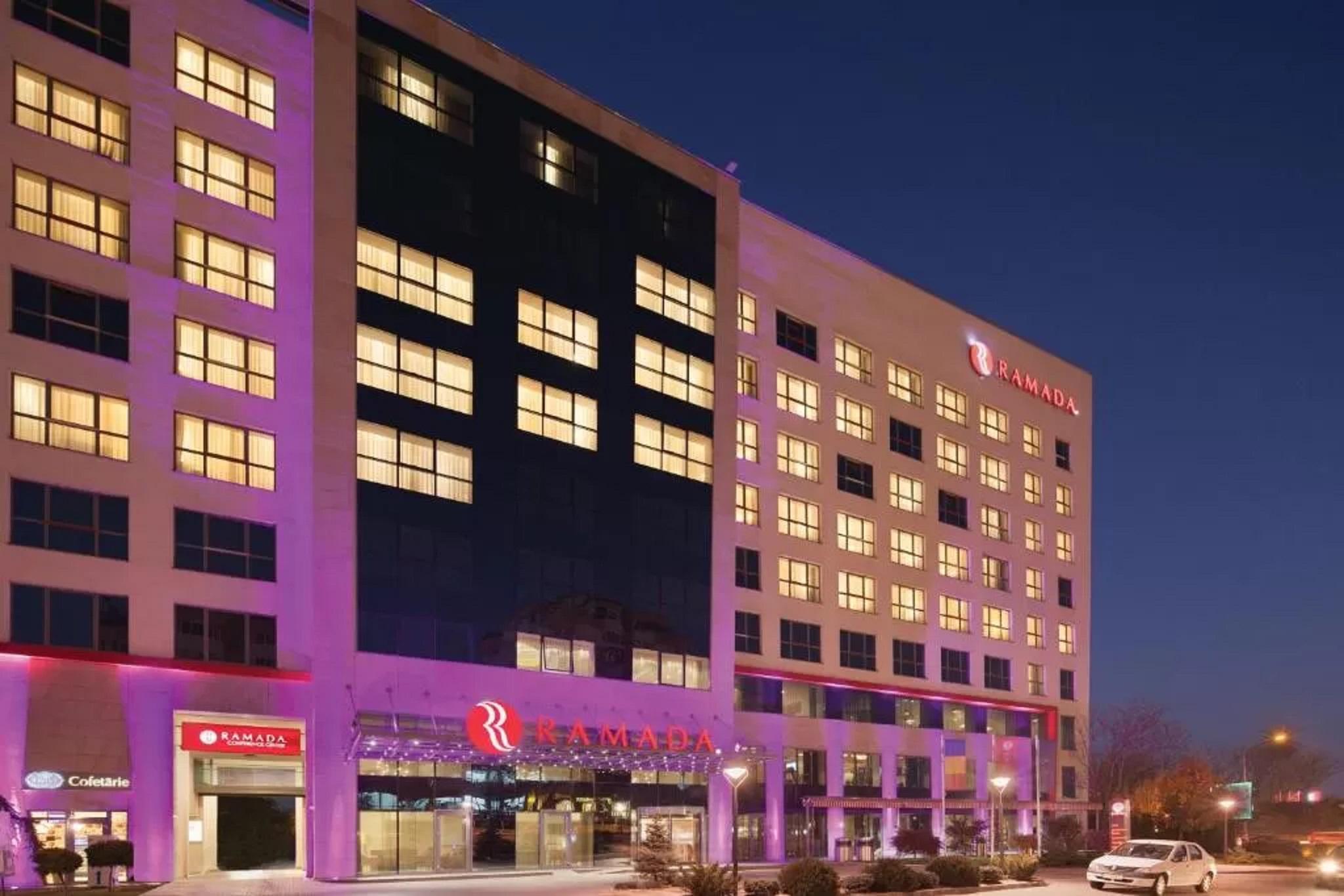 Hotel Ramada ピテシュティ エクステリア 写真