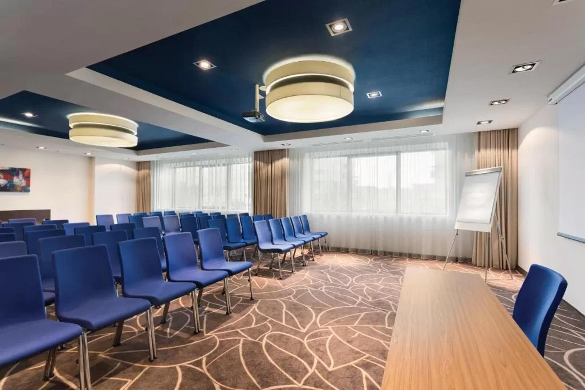 Hotel Ramada ピテシュティ エクステリア 写真
