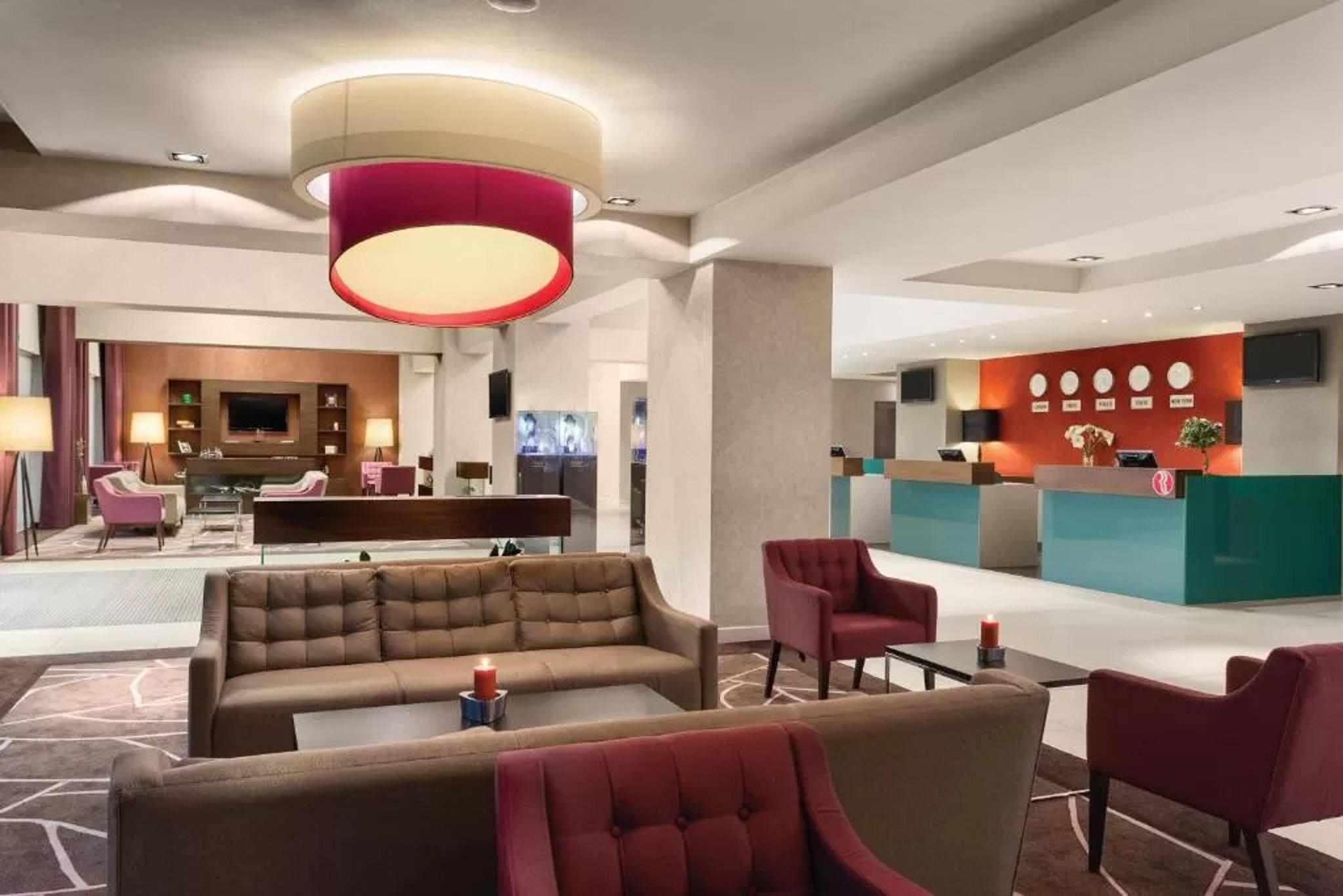Hotel Ramada ピテシュティ エクステリア 写真