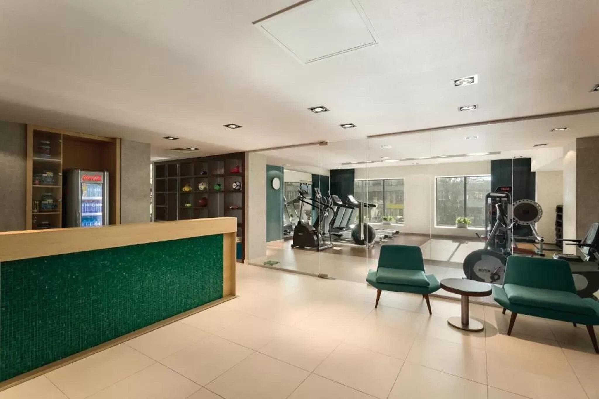 Hotel Ramada ピテシュティ エクステリア 写真