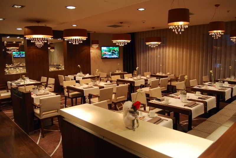 Hotel Ramada ピテシュティ エクステリア 写真