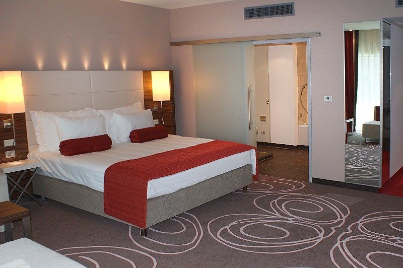 Hotel Ramada ピテシュティ エクステリア 写真