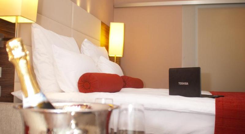 Hotel Ramada ピテシュティ エクステリア 写真