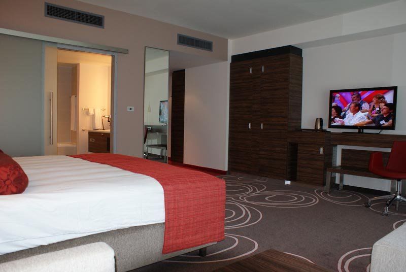 Hotel Ramada ピテシュティ エクステリア 写真