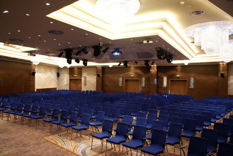 Hotel Ramada ピテシュティ エクステリア 写真