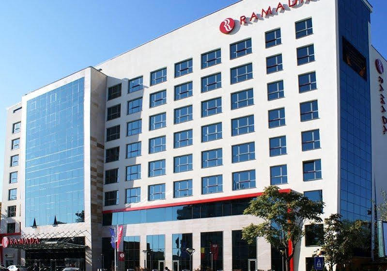 Hotel Ramada ピテシュティ エクステリア 写真