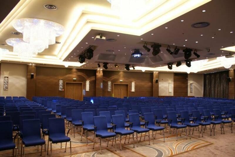 Hotel Ramada ピテシュティ エクステリア 写真